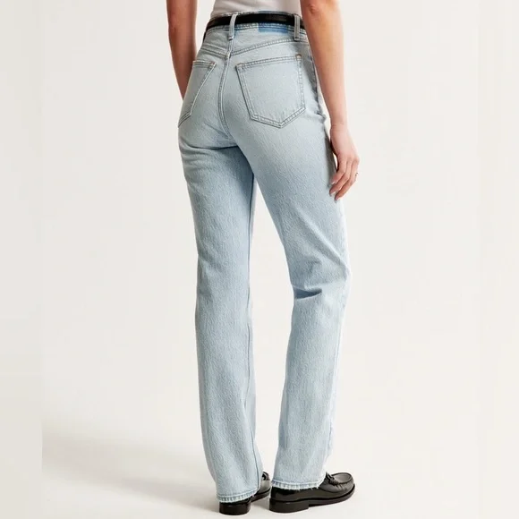 Abercrombie & Fitch Women's Light Wash Straight Leg Jeans - Picture 4 of 10